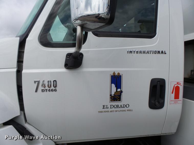image for item K3087 2007 International 7400 refuse truck