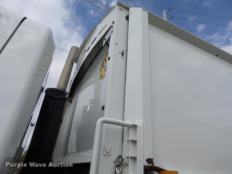 image for item K3087 2007 International 7400 refuse truck