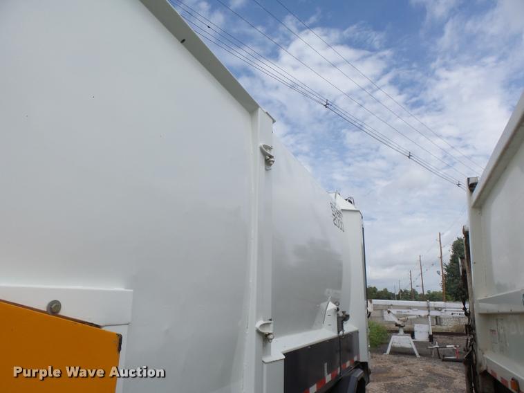 image for item K3087 2007 International 7400 refuse truck