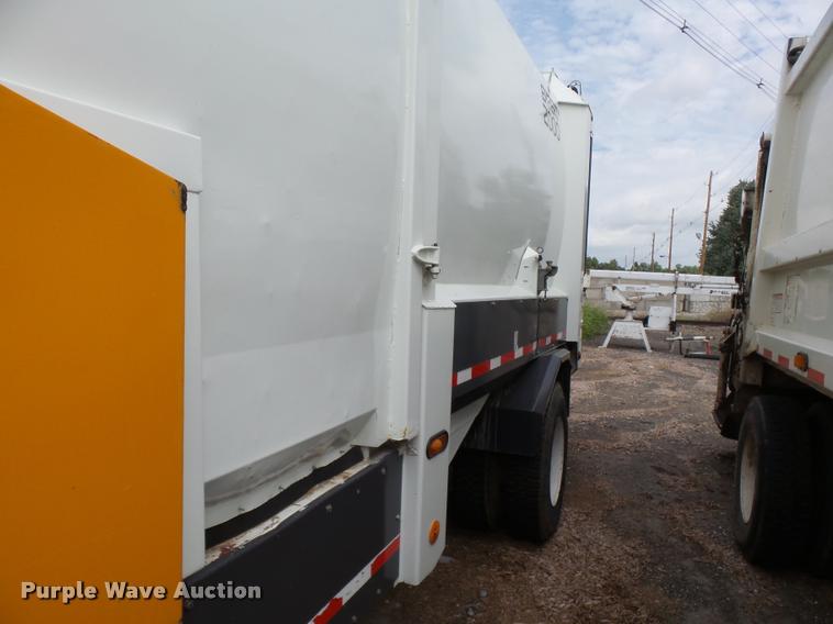 image for item K3087 2007 International 7400 refuse truck