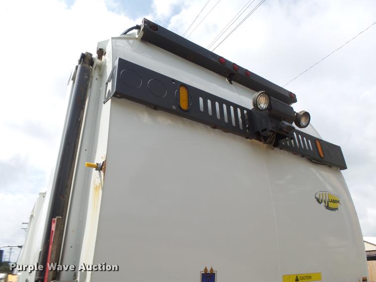 image for item K3087 2007 International 7400 refuse truck