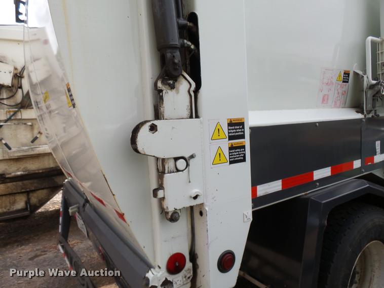 image for item K3087 2007 International 7400 refuse truck