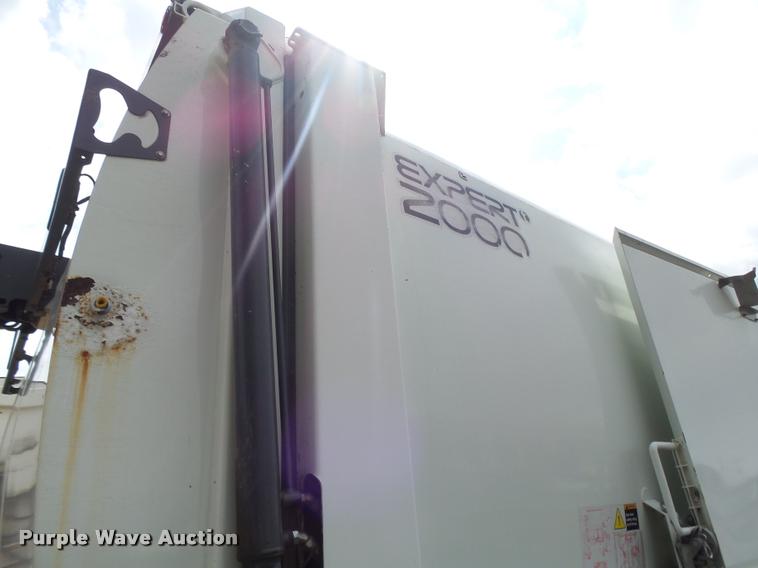 image for item K3087 2007 International 7400 refuse truck