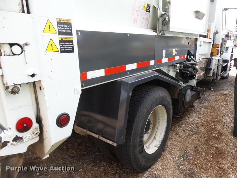 image for item K3087 2007 International 7400 refuse truck