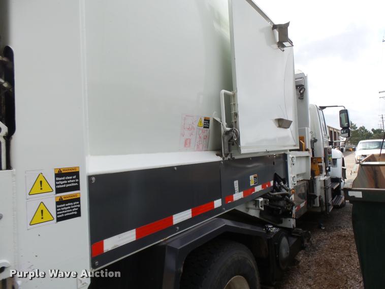 image for item K3087 2007 International 7400 refuse truck