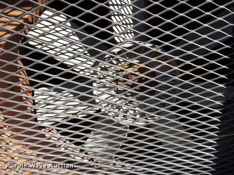 image for item K3427 1985 Generac 58368 generator