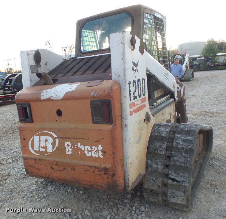 image for item K5553 2001 Bobcat T200 skid steer