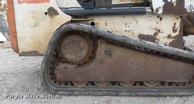 image for item K5553 2001 Bobcat T200 skid steer