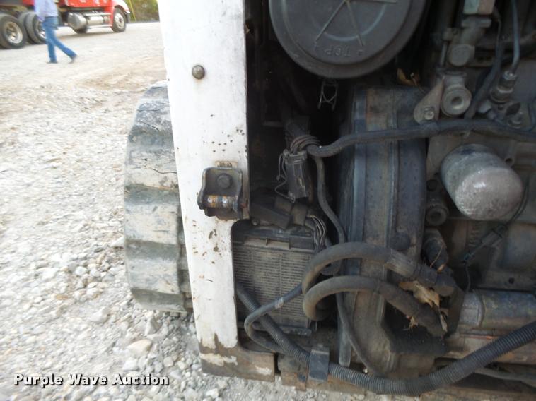 image for item K5553 2001 Bobcat T200 skid steer