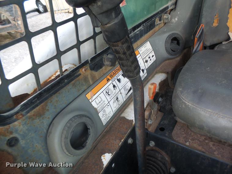 image for item K5553 2001 Bobcat T200 skid steer