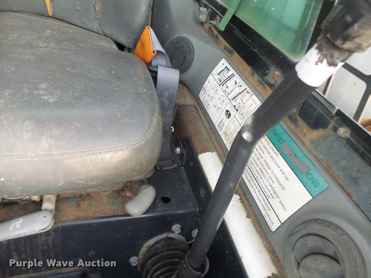 image for item K5553 2001 Bobcat T200 skid steer