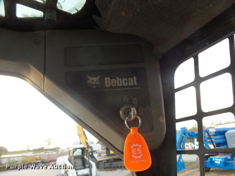 image for item K5553 2001 Bobcat T200 skid steer