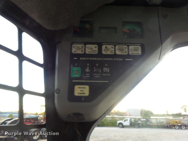 image for item K5553 2001 Bobcat T200 skid steer