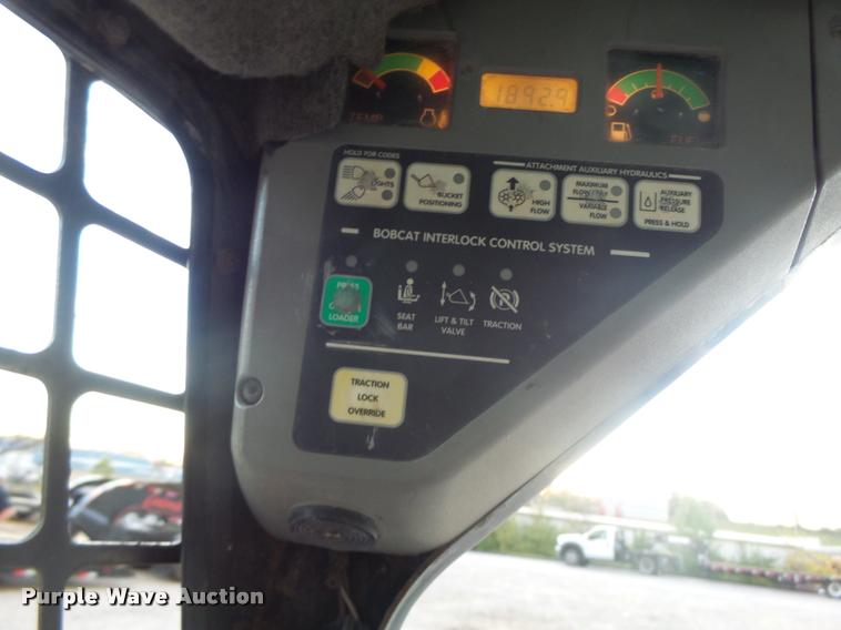 image for item K5553 2001 Bobcat T200 skid steer