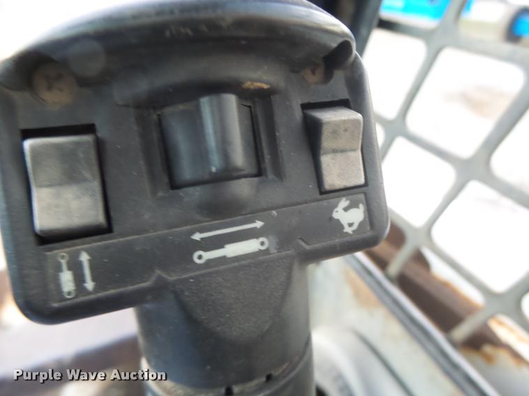 image for item K5553 2001 Bobcat T200 skid steer