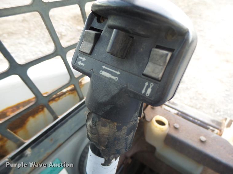 image for item K5553 2001 Bobcat T200 skid steer