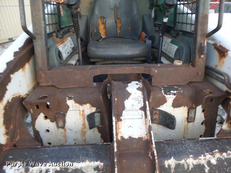 image for item K5553 2001 Bobcat T200 skid steer