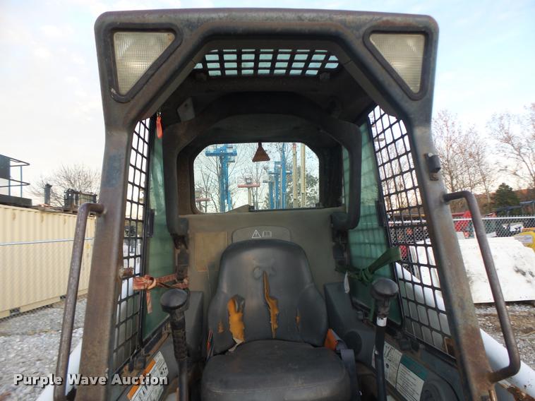 image for item K5553 2001 Bobcat T200 skid steer