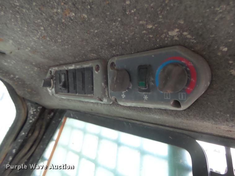 image for item K5553 2001 Bobcat T200 skid steer