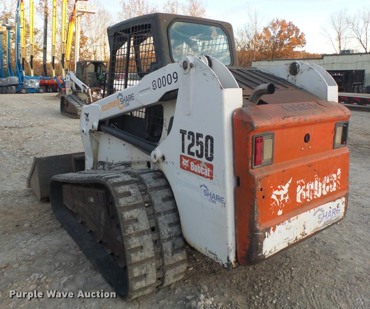 image for item K5554 2007 Bobcat T250 skid steer