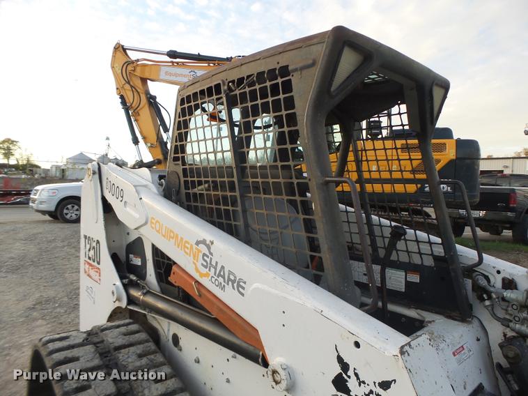 image for item K5554 2007 Bobcat T250 skid steer