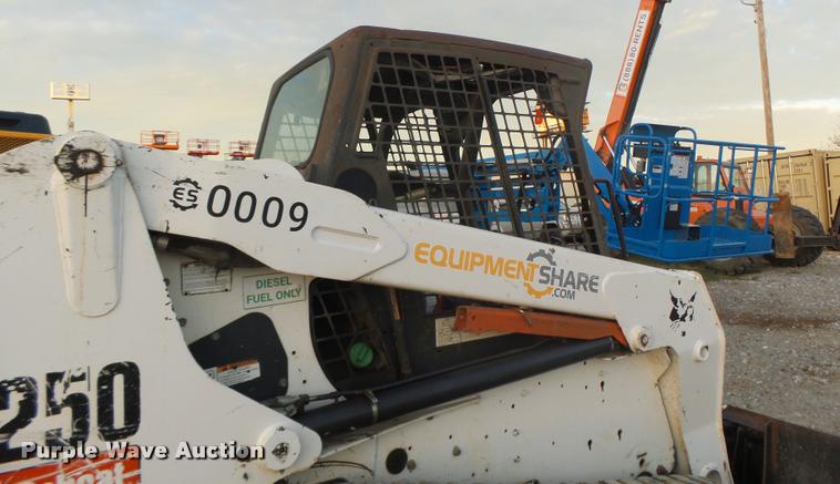 image for item K5554 2007 Bobcat T250 skid steer