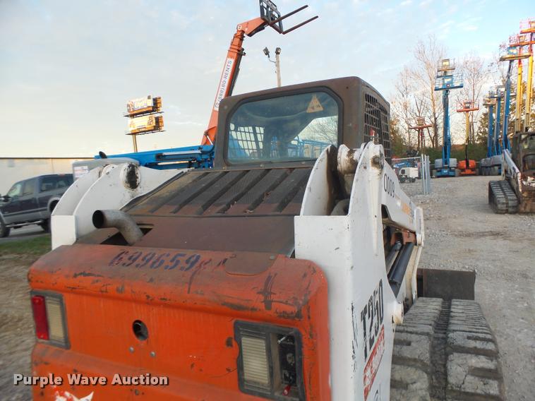 image for item K5554 2007 Bobcat T250 skid steer