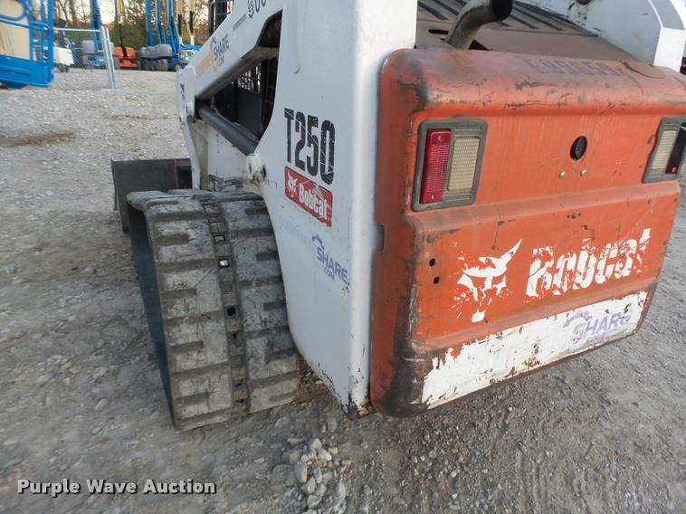 image for item K5554 2007 Bobcat T250 skid steer