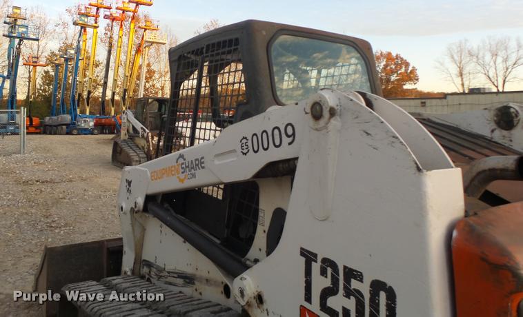 image for item K5554 2007 Bobcat T250 skid steer