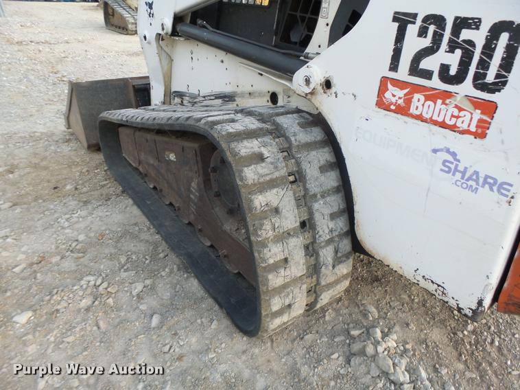 image for item K5554 2007 Bobcat T250 skid steer