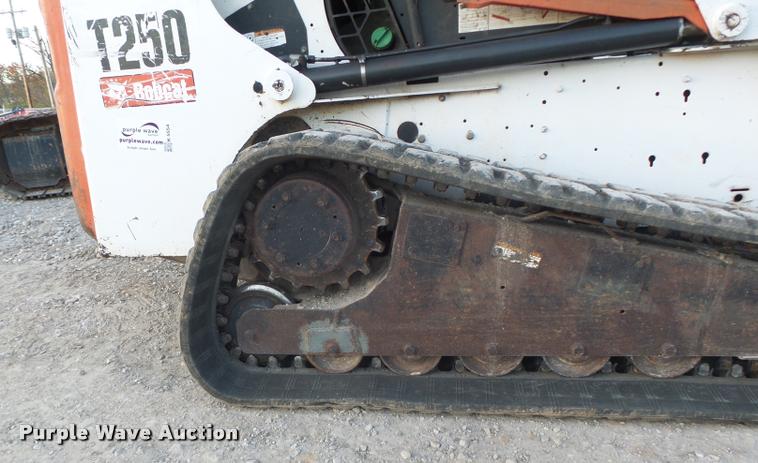 image for item K5554 2007 Bobcat T250 skid steer