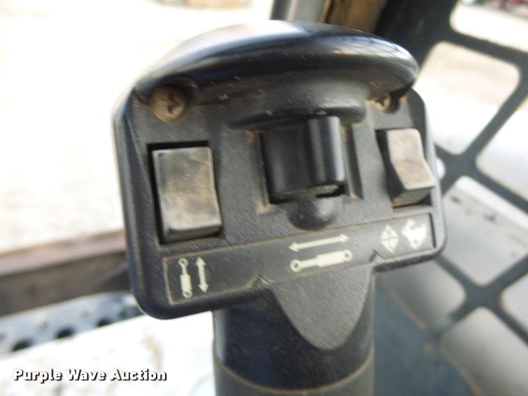 image for item K5554 2007 Bobcat T250 skid steer