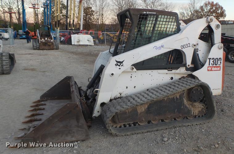 image for item K5555 2006 Bobcat T300 skid steer