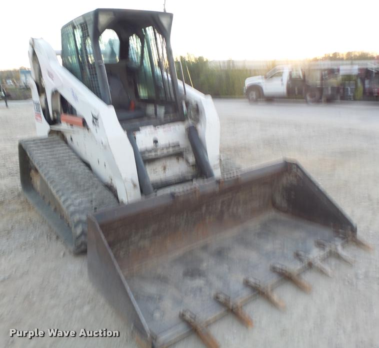 image for item K5555 2006 Bobcat T300 skid steer