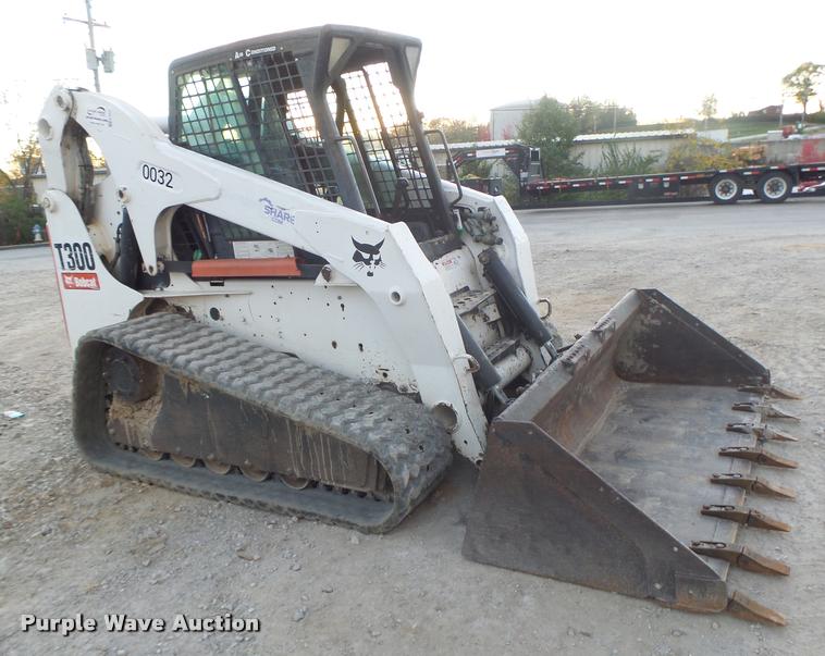 image for item K5555 2006 Bobcat T300 skid steer