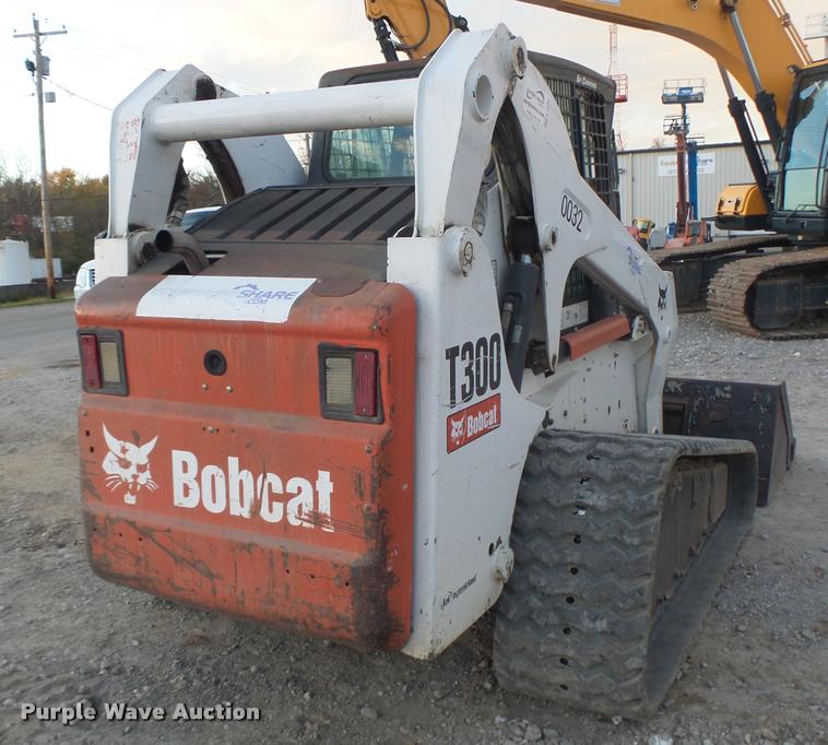 image for item K5555 2006 Bobcat T300 skid steer