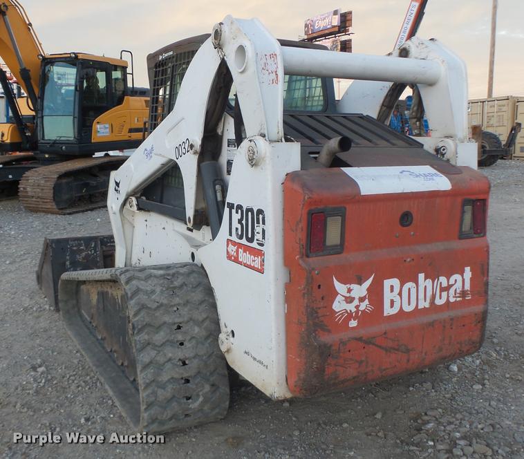 image for item K5555 2006 Bobcat T300 skid steer