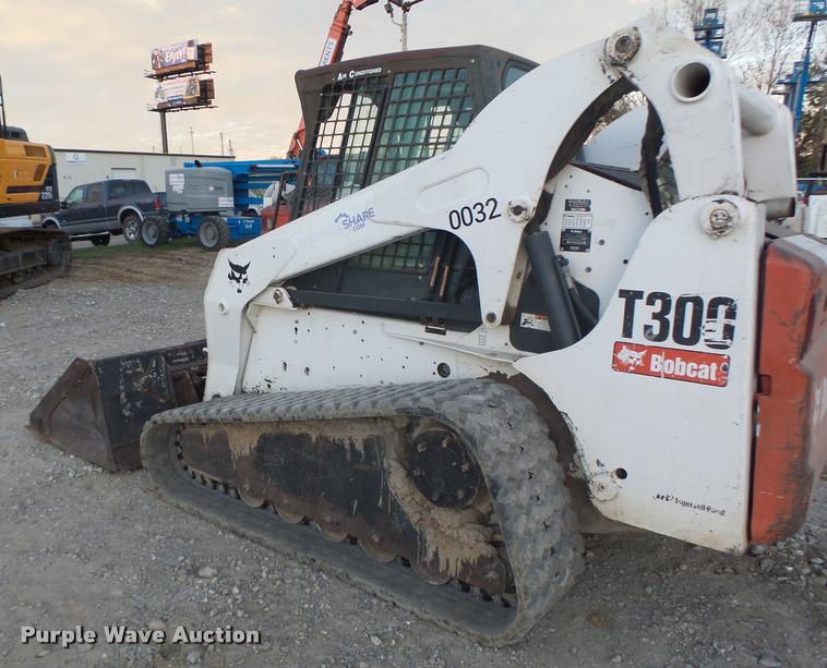 image for item K5555 2006 Bobcat T300 skid steer
