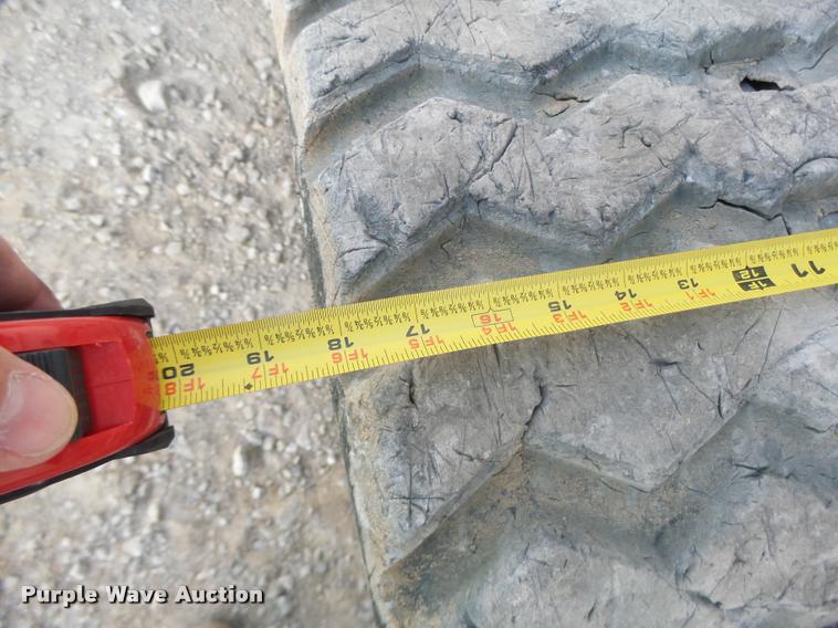 image for item K5555 2006 Bobcat T300 skid steer