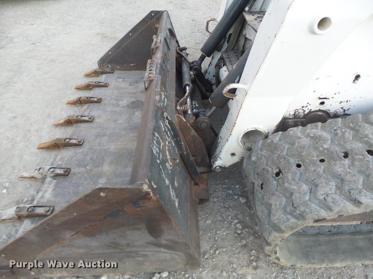 image for item K5555 2006 Bobcat T300 skid steer