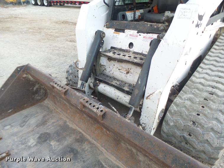 image for item K5555 2006 Bobcat T300 skid steer