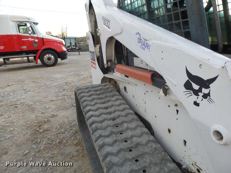 image for item K5555 2006 Bobcat T300 skid steer