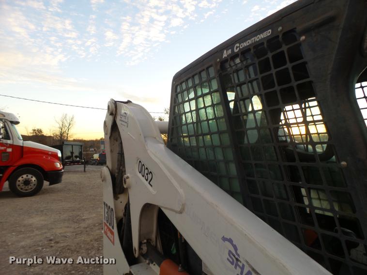 image for item K5555 2006 Bobcat T300 skid steer