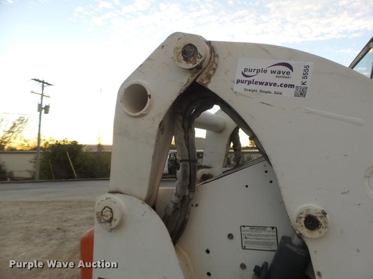 image for item K5555 2006 Bobcat T300 skid steer