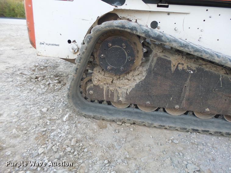 image for item K5555 2006 Bobcat T300 skid steer