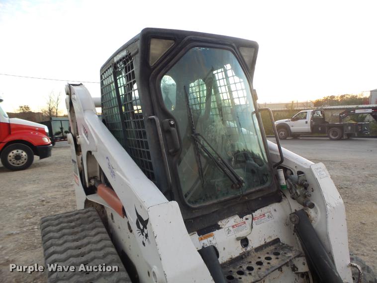 image for item K5555 2006 Bobcat T300 skid steer