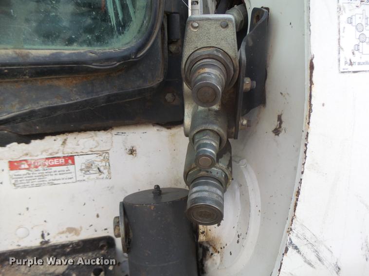 image for item K5555 2006 Bobcat T300 skid steer