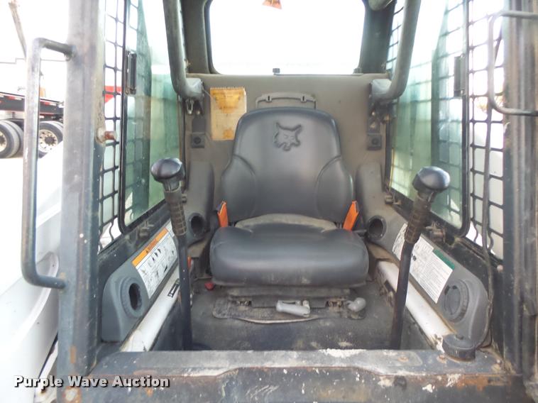 image for item K5555 2006 Bobcat T300 skid steer