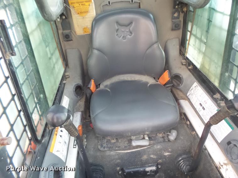 image for item K5555 2006 Bobcat T300 skid steer