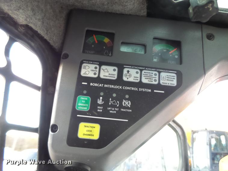 image for item K5555 2006 Bobcat T300 skid steer